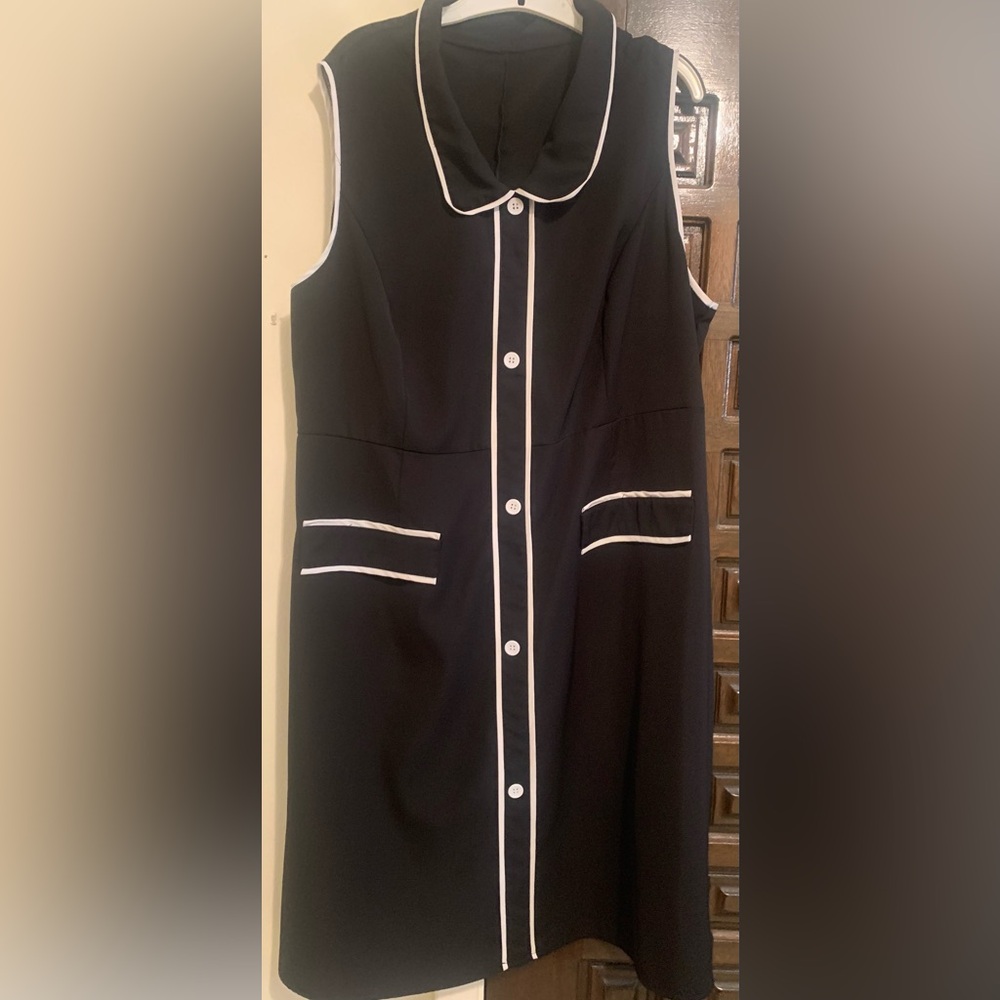 🖤BEAUTIFUL BLACK PLUS SIZE DRESS WITH WHITE TRIM! POCKETS & BUTTON DOWN ARE FAUX